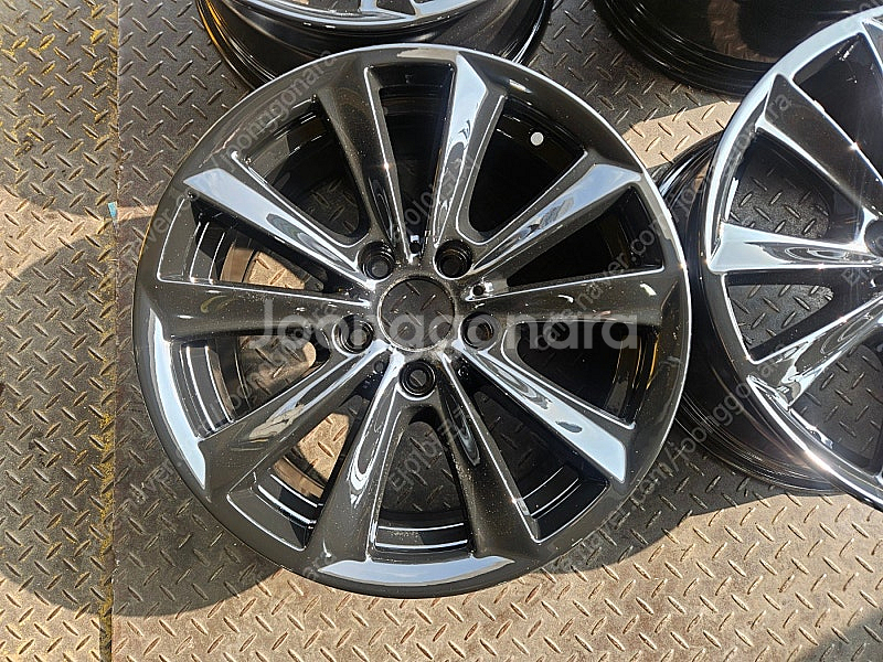 17인치 BMW F10 5시리즈 유광블랙 순정휠 1대분--4