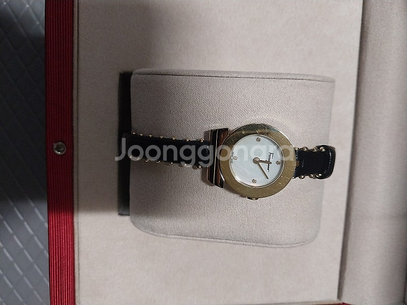 페라가모 간치니 다이아 가죽시계 (케이스포함)--0