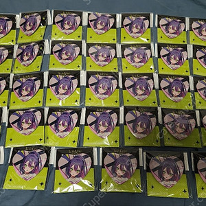 홀로라이브 레브 토코야미 토와 캔뱃지 42개 판매합니다.