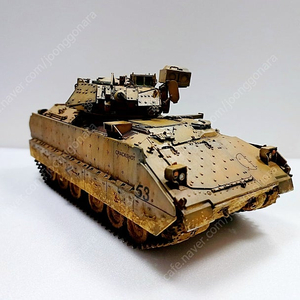 1/35 M2 브래들리 프라모델 완성작 판매합니다.