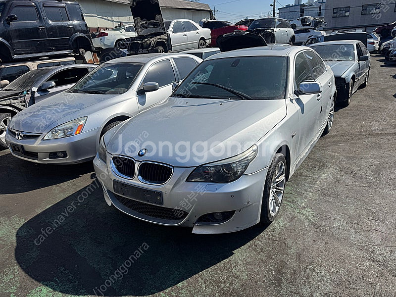 BMW E60 528i 후기형 부품차 각개합니다 뒷범퍼...--0