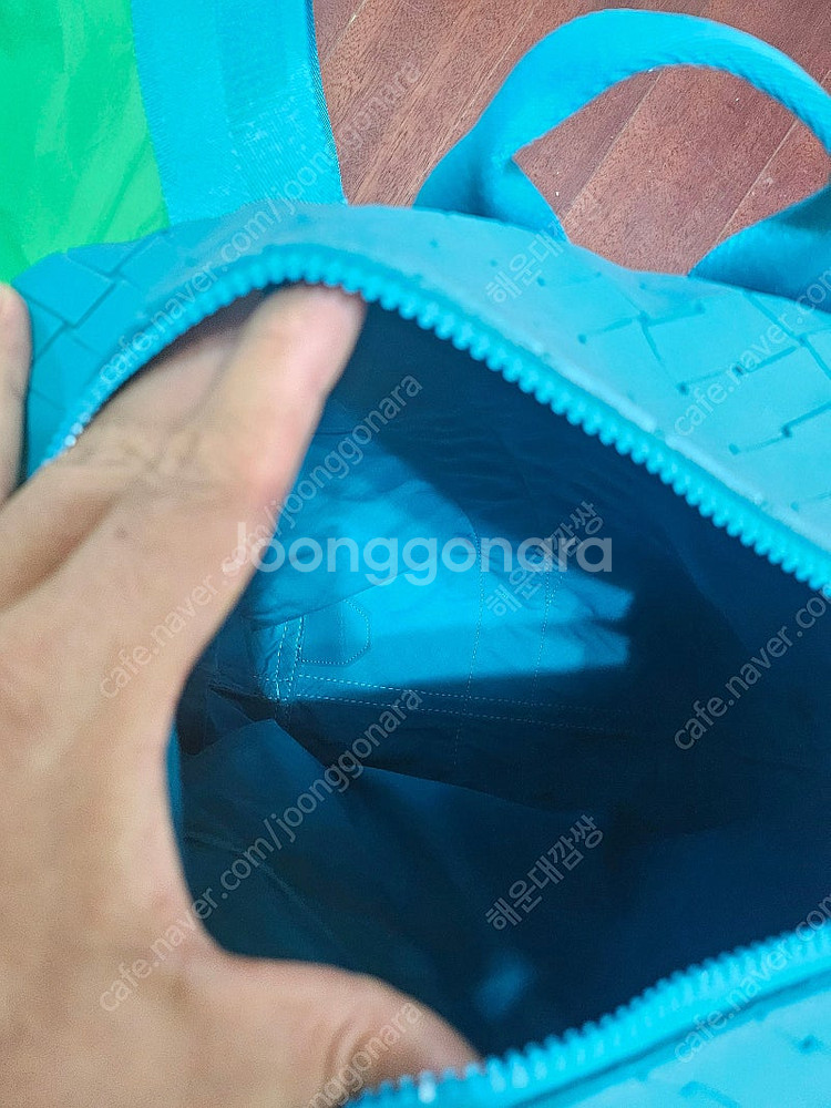 보테가베네타 백팩 팝니다--4