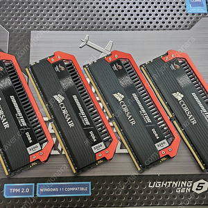 커세어 도미네이터 DDR4 32GB (8GBx4) 도미 팝니다