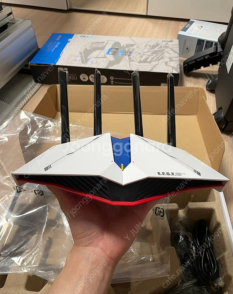ASUS 건담 공유기 RT-AX82U--1