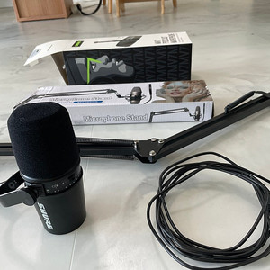 Shure MV7 풀박스-30만원에 내놓습니다.