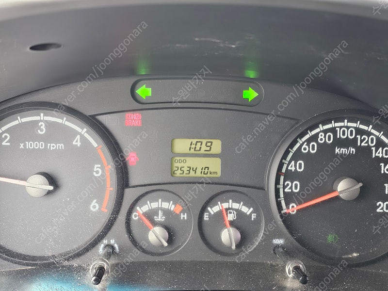 1톤크레인 동해433L 더블캡 13년 유,무선리모컨, 1.6톤인양가능--9