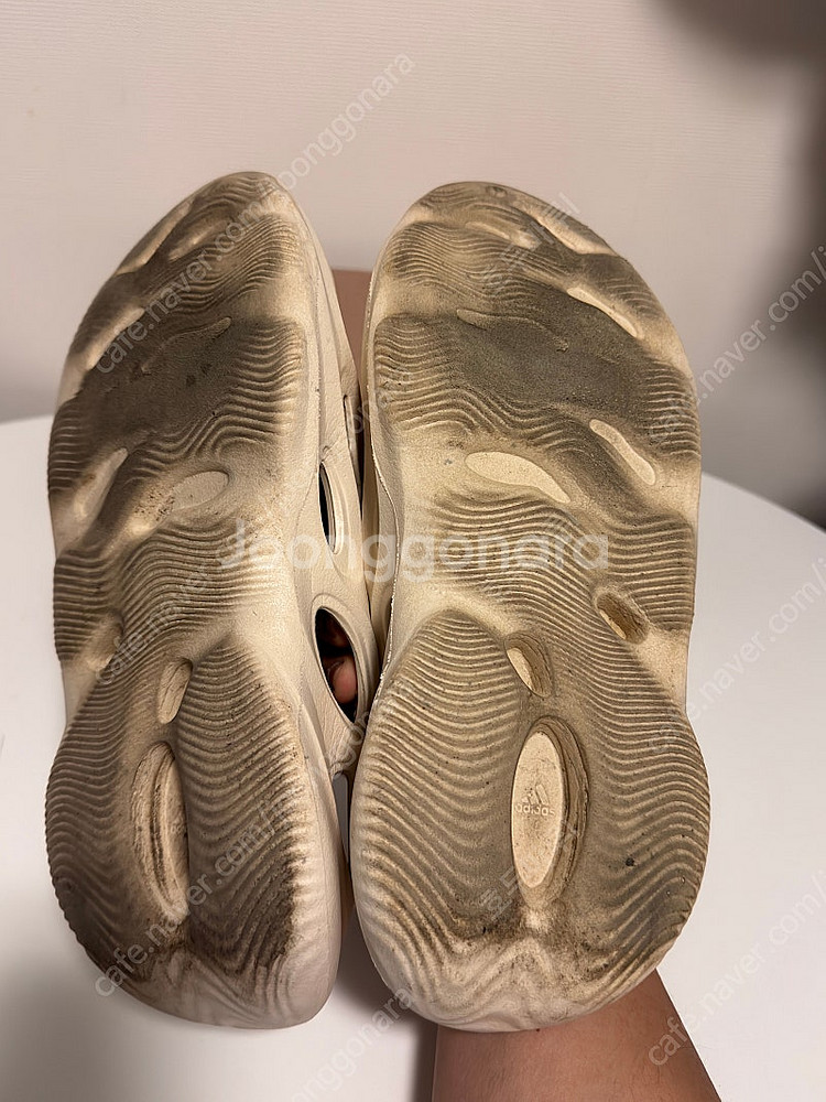 아디다스 이지 폼러너 샌드 275--3