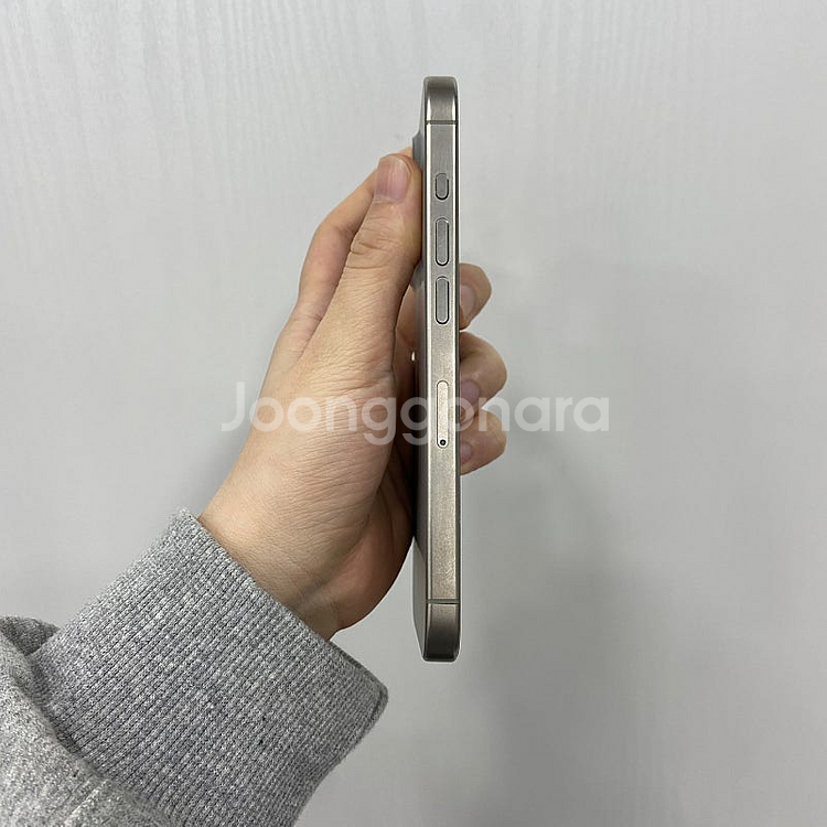72036 아이폰15프로 128기가 네츄럴티타늄 공기계...--7