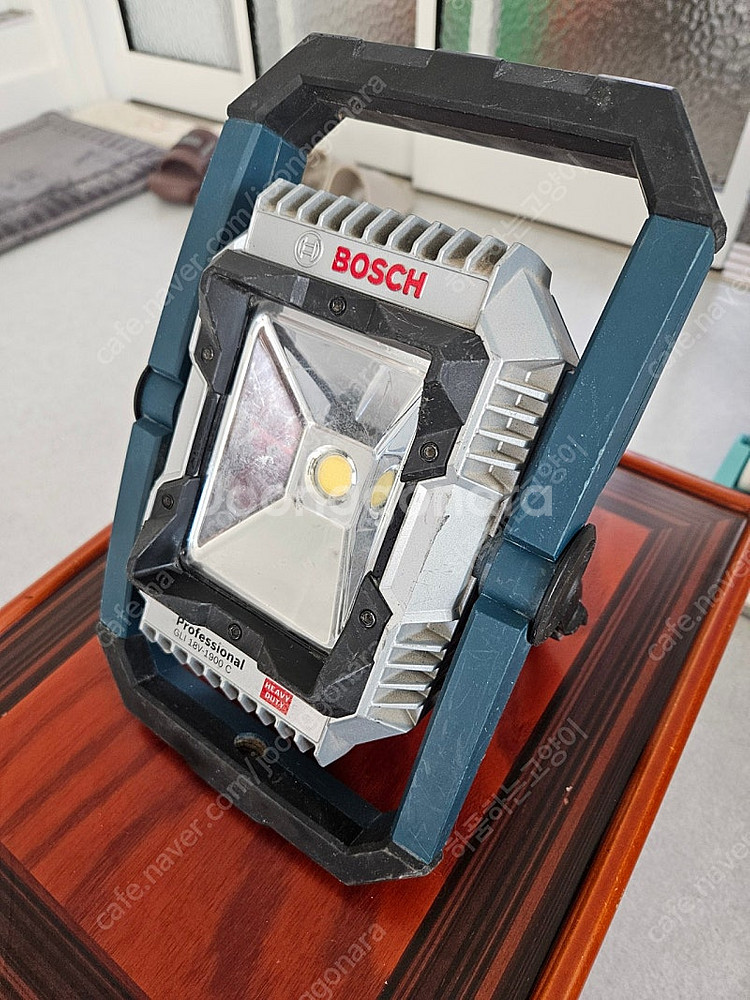 보쉬 GLI 18V-1900 C 충전LED랜턴본체만--3