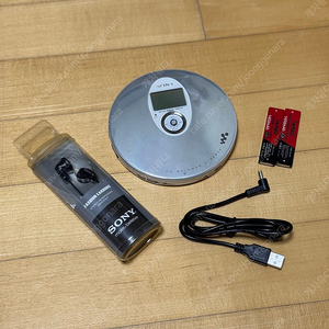 SONY D-NE800 mp3 CD player, 껌전지, USB충전 케이블, SONY 이어폰 세트