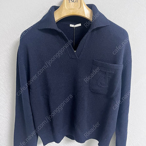 더캐시미어 오픈 칼라 니트 탑