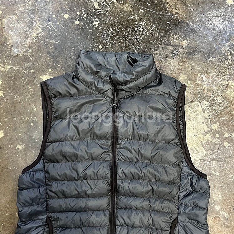 L) 유니클로 울트라 라이트다운 경량 패딩 조끼--1