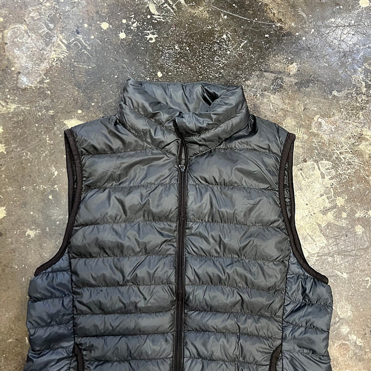 L) 유니클로 울트라 라이트다운 경량 패딩 조끼--1