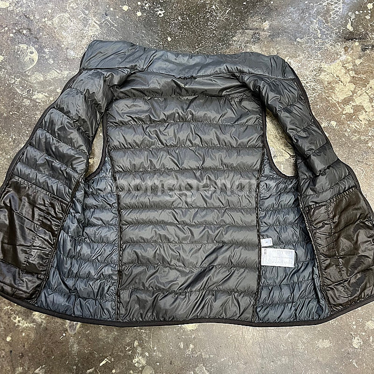 L) 유니클로 울트라 라이트다운 경량 패딩 조끼--3