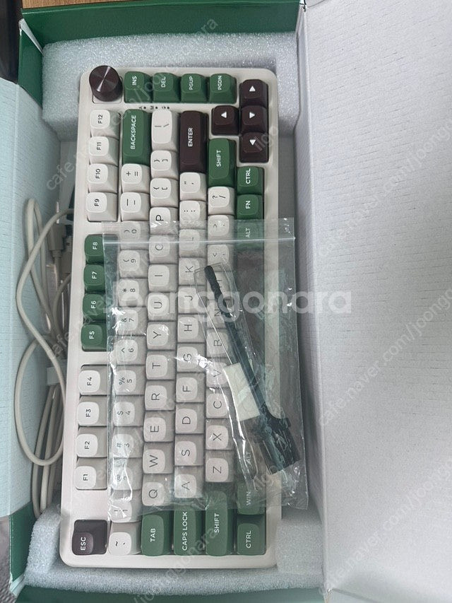 앱코 AK81BT 그린 커피 키보드 팝니다--1