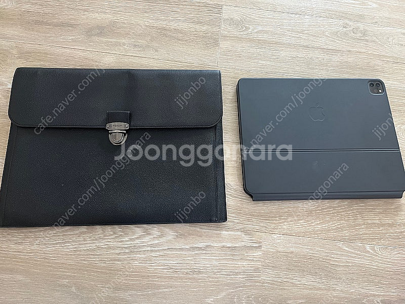 코치 포트폴리오 클러치 가방 판매합니다--5