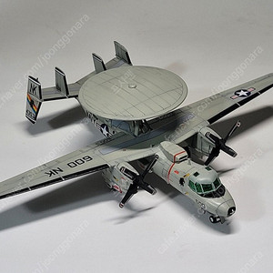 아카데미 1/144 USN E-2C `Black Eagles`조기경보기 완성품 판매합니다.