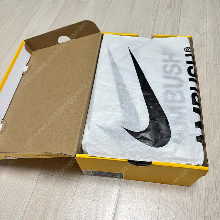 나이키 x 앰부쉬 에어 모어 업템포 로우 판매 이미지