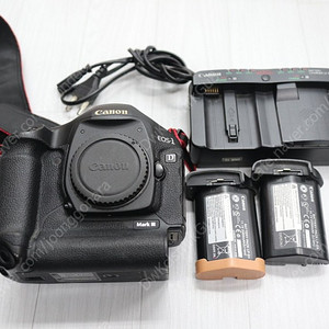 캐논1D MARK3(막쓰리) ,6D MARK2 (육두막) , 6D , 70-200(엄마백통) , 70-200(형아백통) ,28-70L ,135mm F2.0 (큰사무엘) , 100m