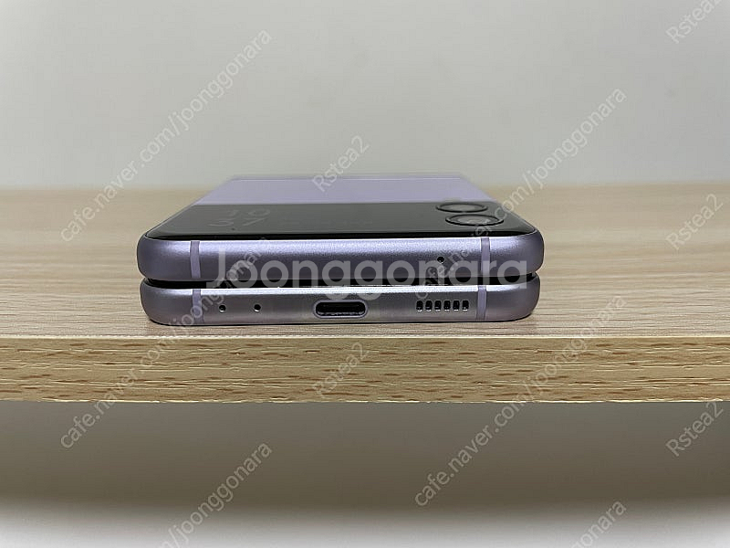 갤럭시 z플립3 라벤더 256gb 판매합니다--3