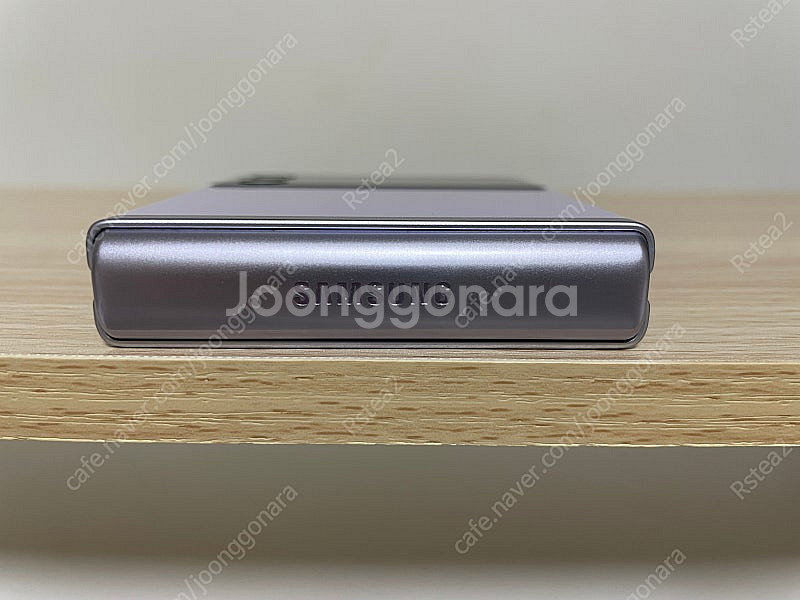 갤럭시 z플립3 라벤더 256gb 판매합니다--5