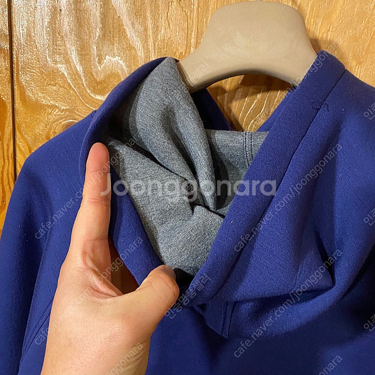 벨루티 네이비 로고 후드티셔츠 판매 합니다.--3