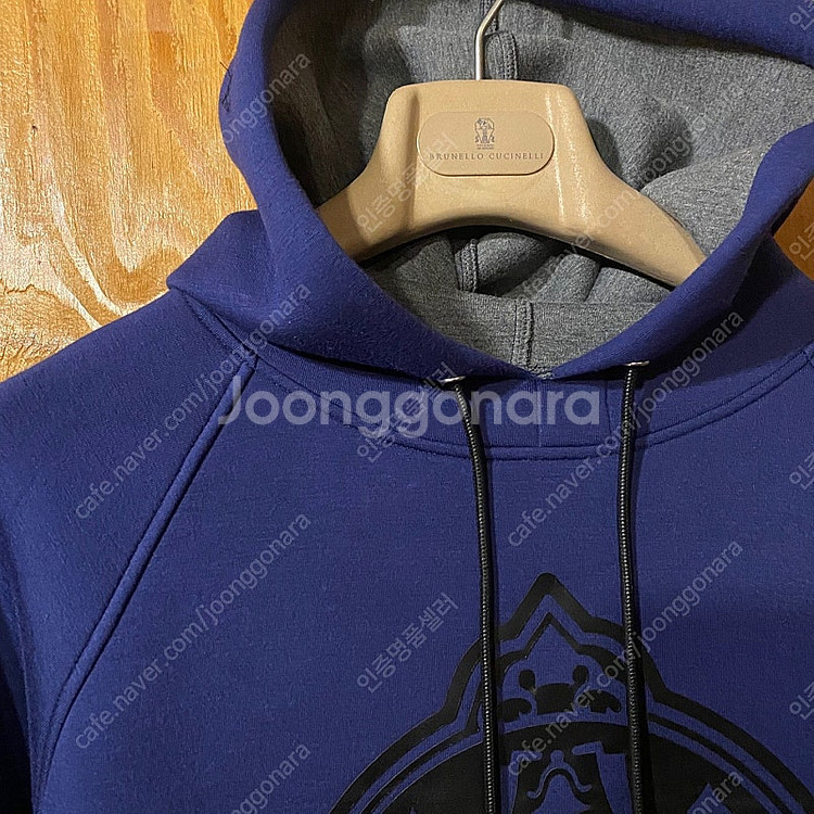 벨루티 네이비 로고 후드티셔츠 판매 합니다.--5