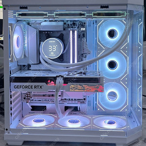 9800X3D, 갤럭시 RTX5080, 기가바이트 X870E 수랭식 올화이트 튜닝PC팝니다