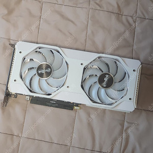 이엠텍 지포스 RTX 4060 MIRACLE WHITE D6 8GB