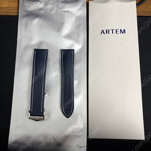 Artem 아르템 루프리스 세일클로스 스트랩