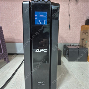 apc ups pro 1200 배터리 교체 사용감 있음 모서리가 조금 파손됨~~