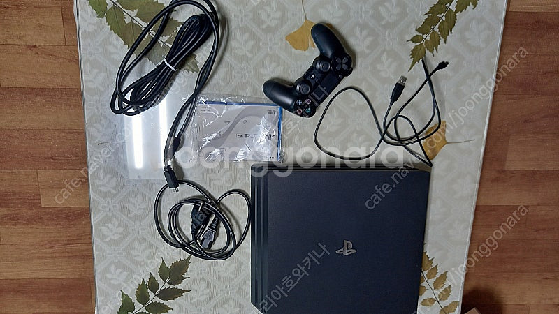 PS4 PRO 1TB CUH-7017B--1