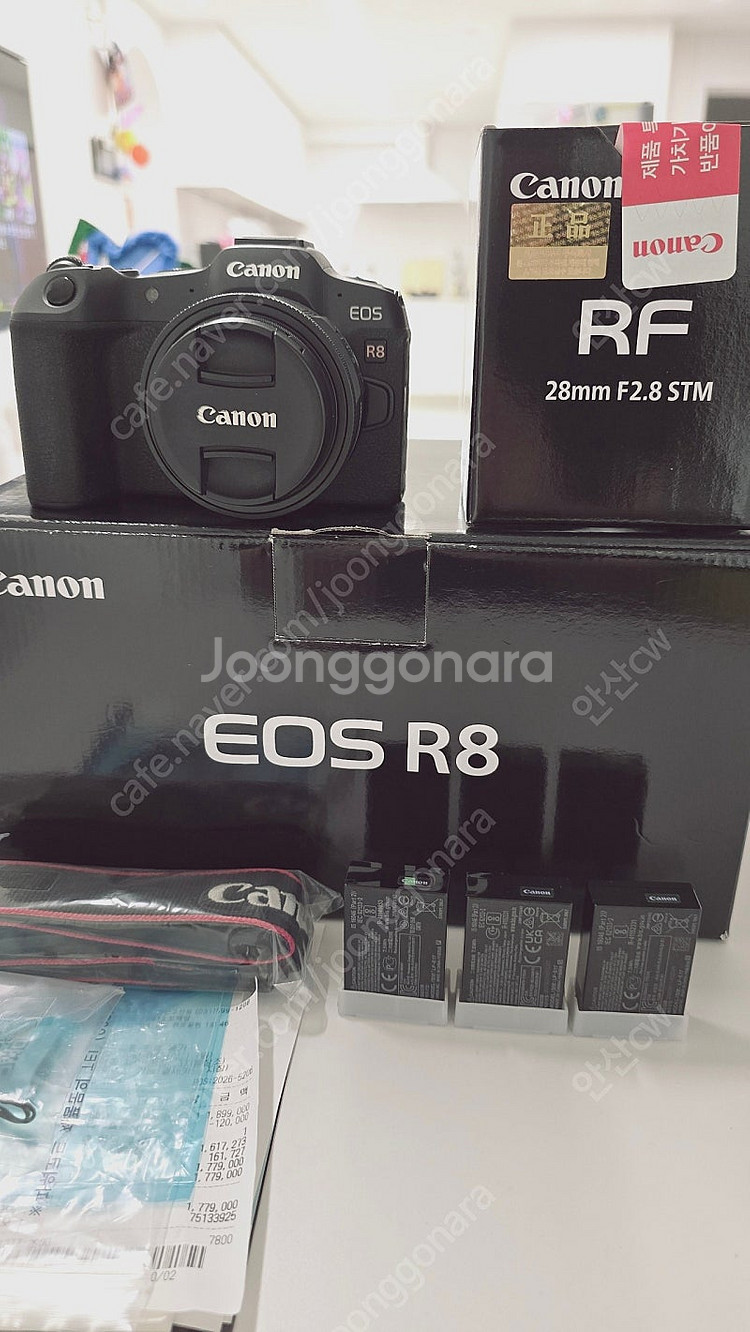 캐논 R8, RF28mm 2.8, 정품 배터리 총3개--0