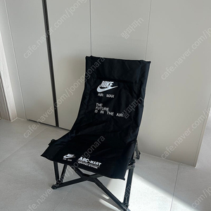 하이브로우 싯백 체어