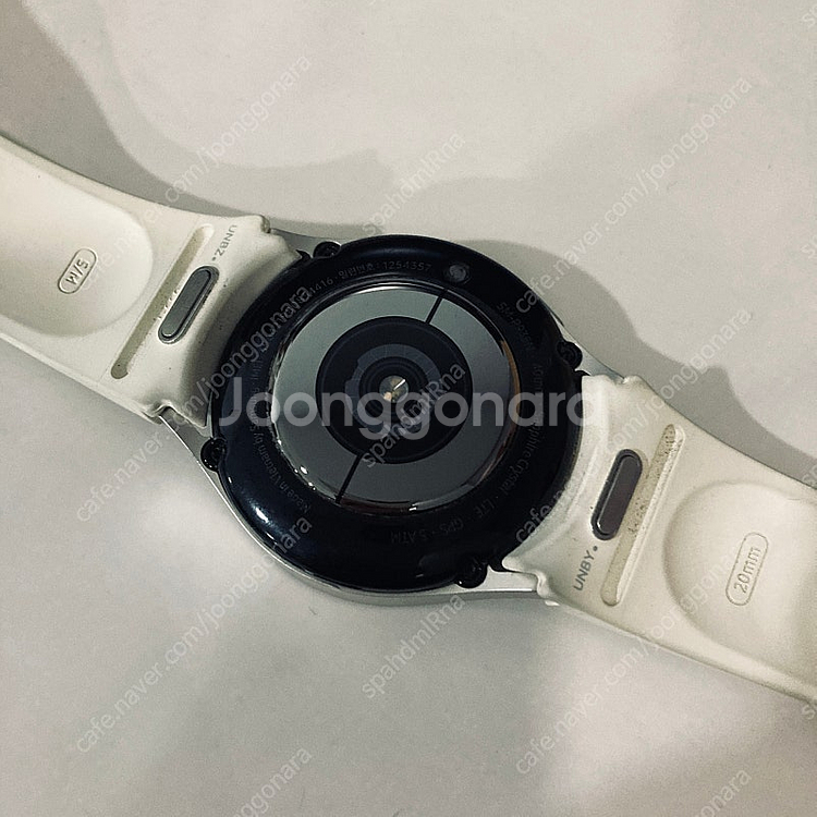 갤럭시 워치6 실버 40MM 액정깨끗! 케이블포함 9만...--2