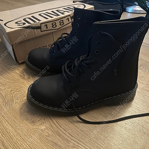 솔로베어/Solovair 8eye derby boot black greasy 팝니다 사이즈uk8