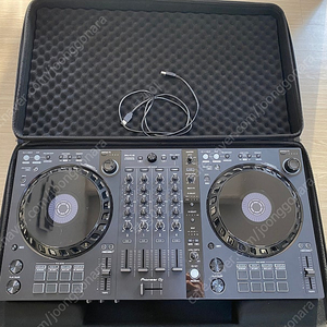 Pioneer DDJ Flx 6 판매합니다.케이스 포함.