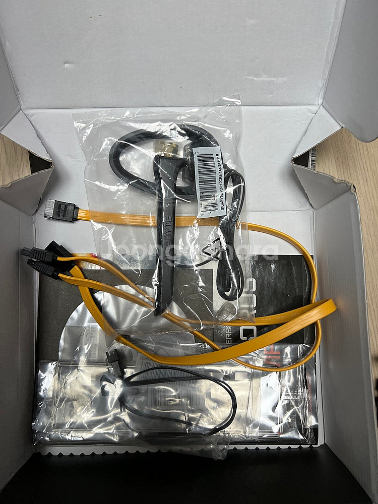 GIGABYTE Z390 I AORUS PRO WiFi...--2