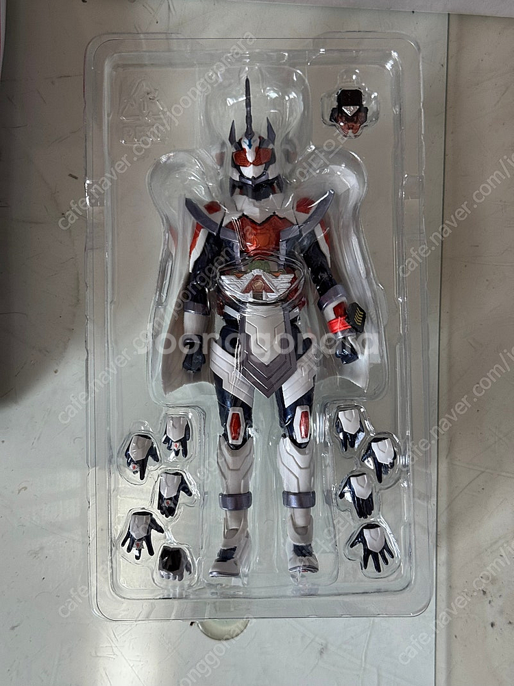 SHF 가면라이더 마제이드 팝니다--1