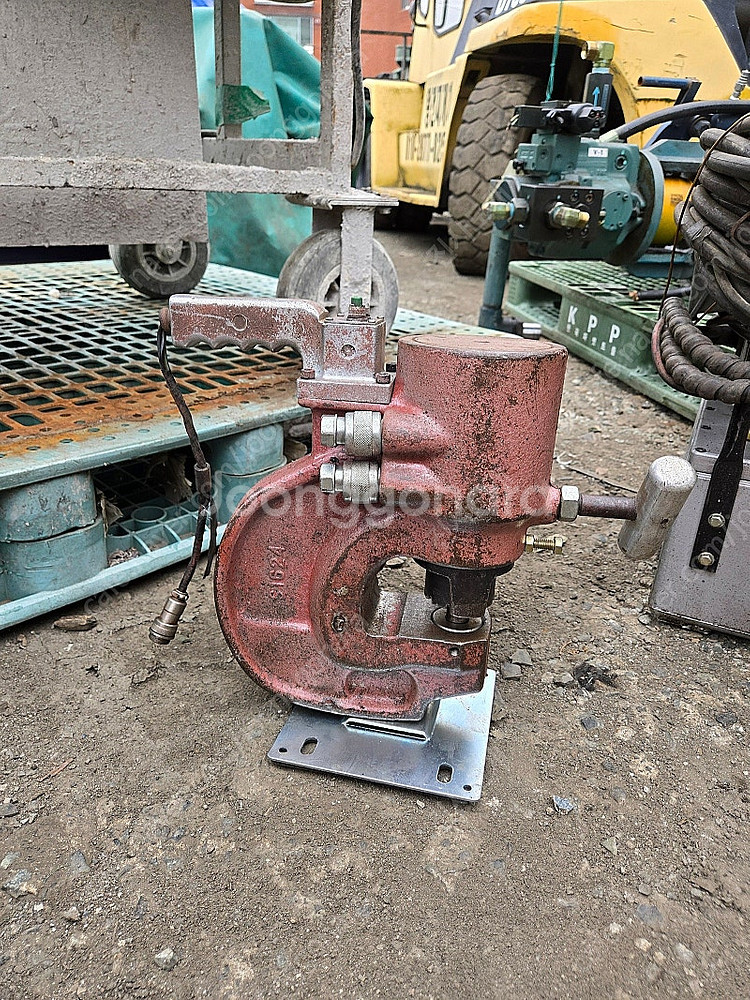 유압펀칭기,,,스포트용접기(100kv)--1