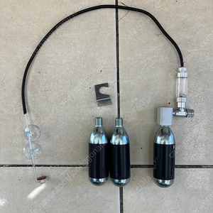 인천. 아쿠아스레귤수동이탄 봄베 미사용70g2개포함 지금장착되있는거도 약90프로 이탄 남음