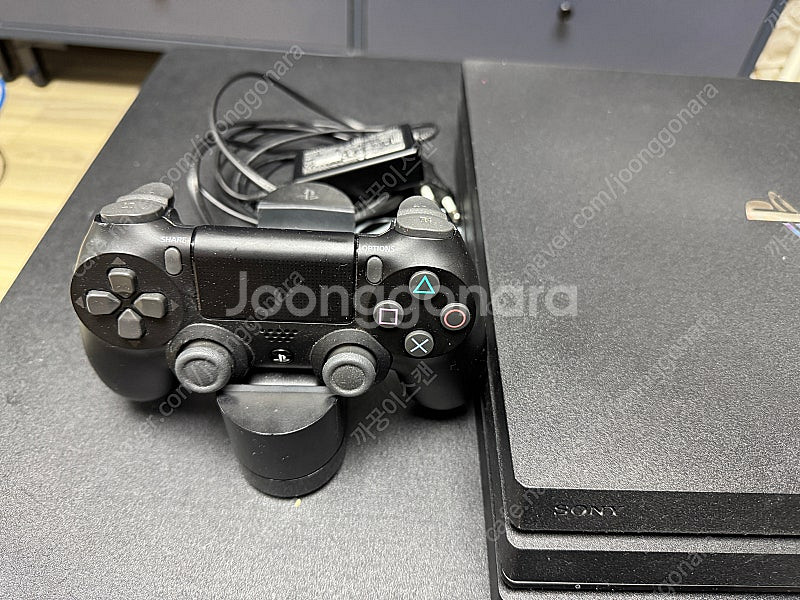 PS4 PRO 1tera+ 정품충전 독+ 듀얼쇼크4 (...--0