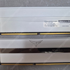 팀그룹 T-force extreem ddr4 32 white 팝니다.