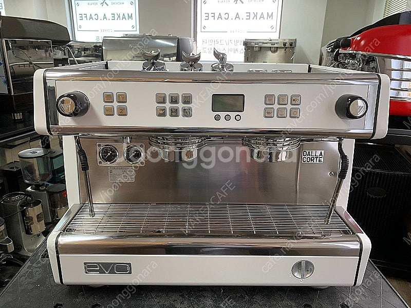 ■오버홀완료 커피머신■ 달라코르테 EVO2 2그룹 화이트 판매합니다.--0