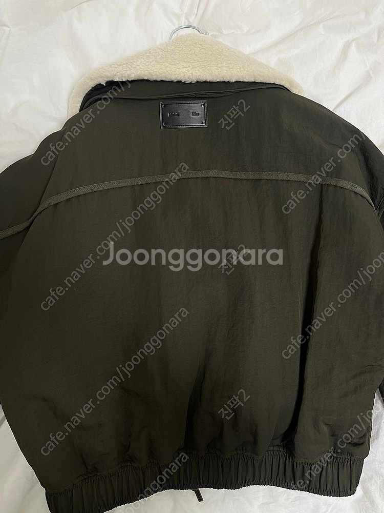 마땡킴 크롭 봄버 패딩--4