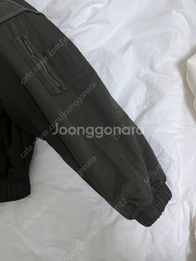마땡킴 크롭 봄버 패딩--5