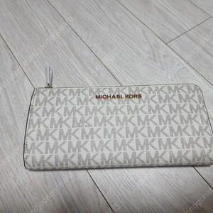 [새상품] Michael Kors 마이클코어스 지퍼 장지갑