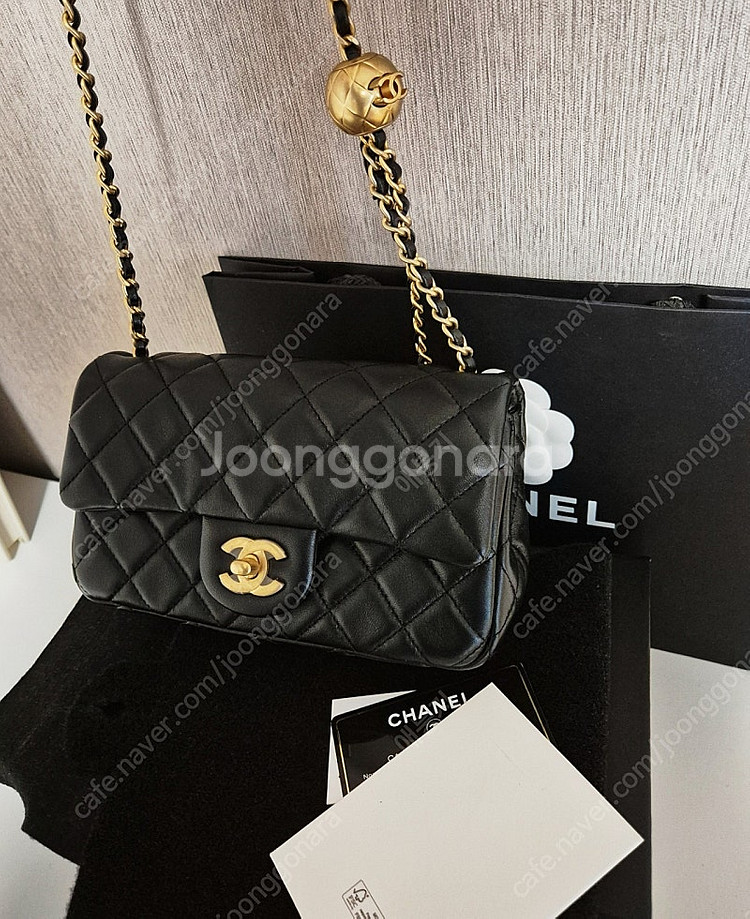 정품)샤넬 골드볼 뉴미니 새상품급--1