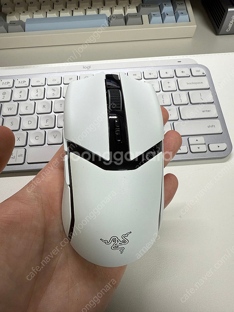 레이저 코브라 프로 화이트 무선충전팩--1