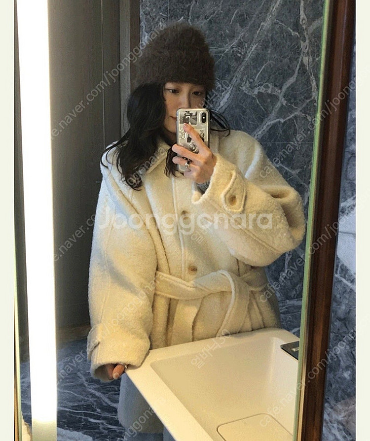 쇼핑몰 PERSONA 페르소나 부클하프코트 판매합니다--0
